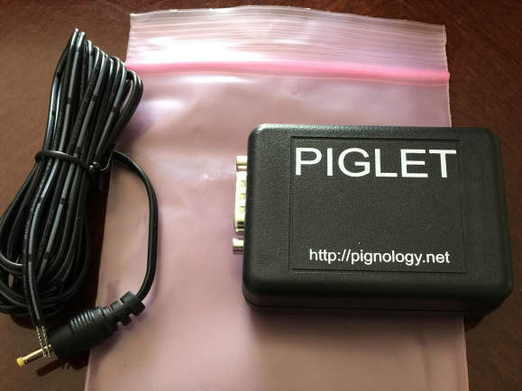 PIGLET本体と電源ケーブル